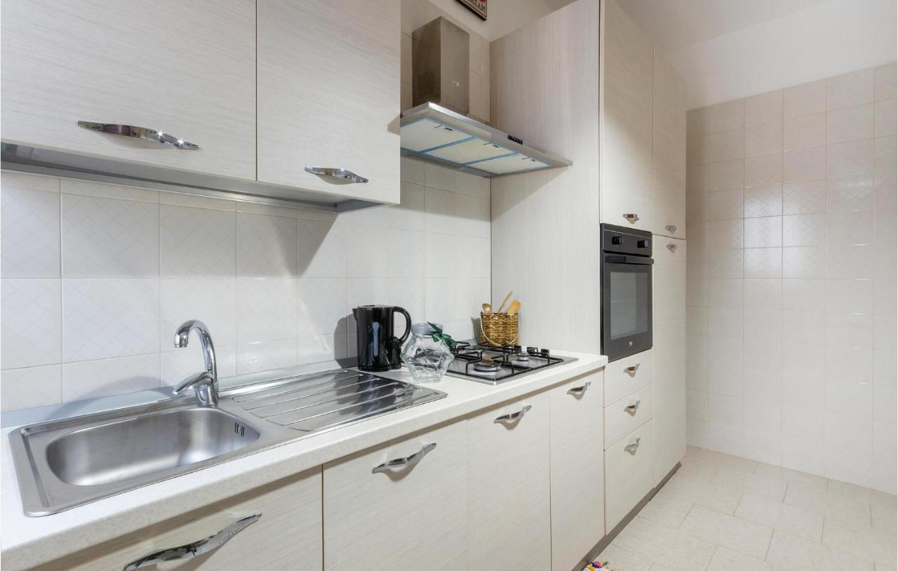 Lovely Apartment In Carovigno With Kitchen מראה חיצוני תמונה
